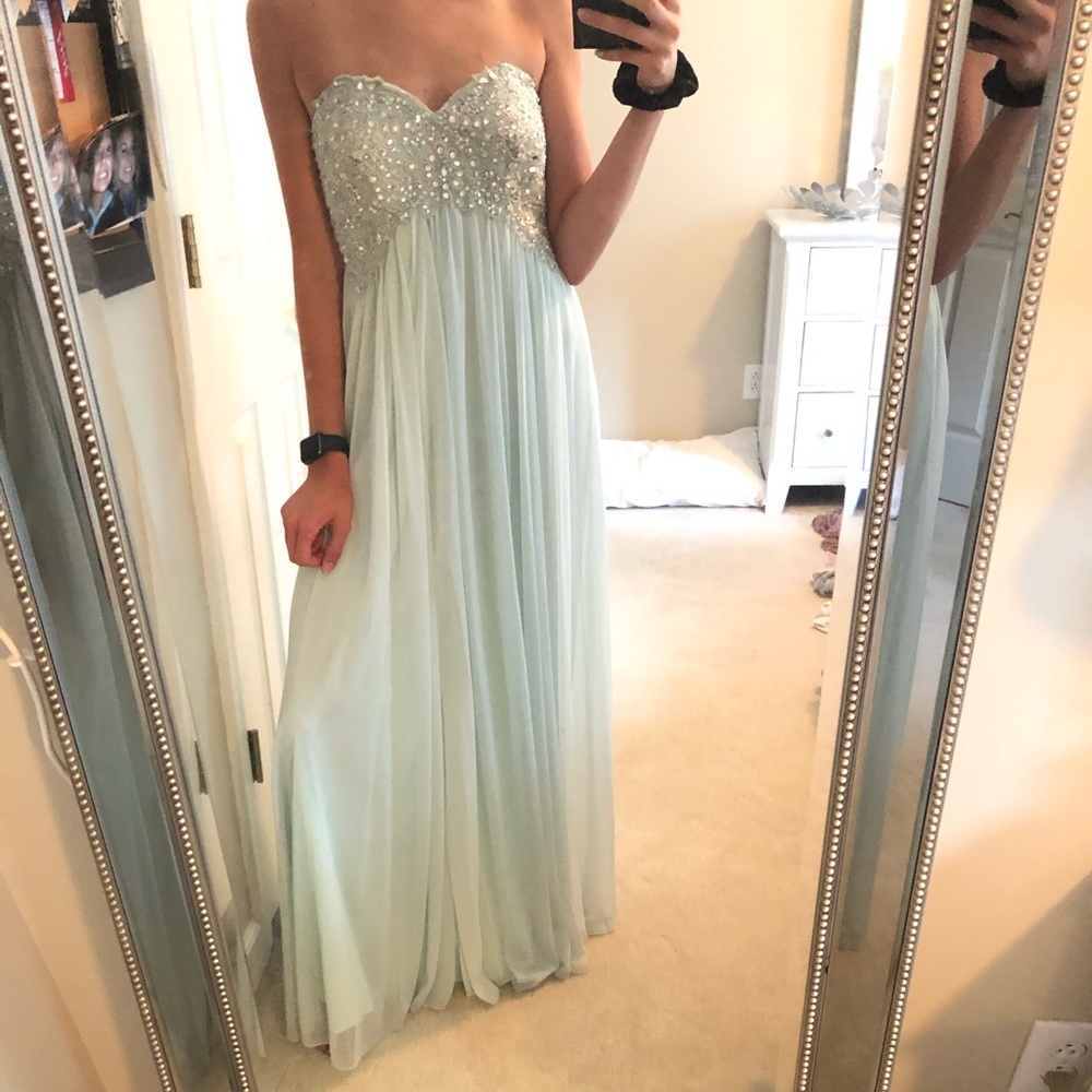 A BEAUTIFUL PROM DRESS only worn once! I love this